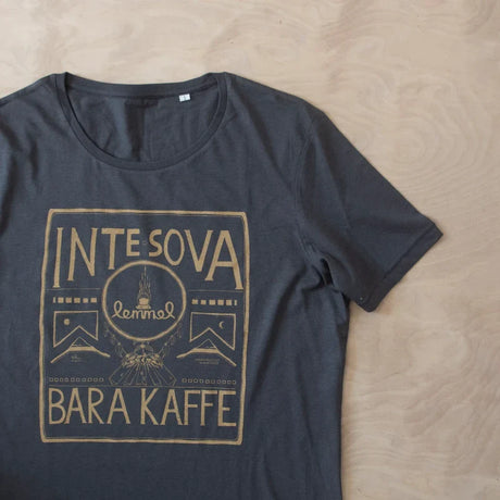 T-shirt "Inte Sova" - Fast tvål, kaffe & lakrits - Katoppa.se Karlskoga